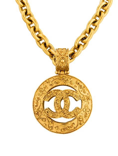 chanel pendant necklace